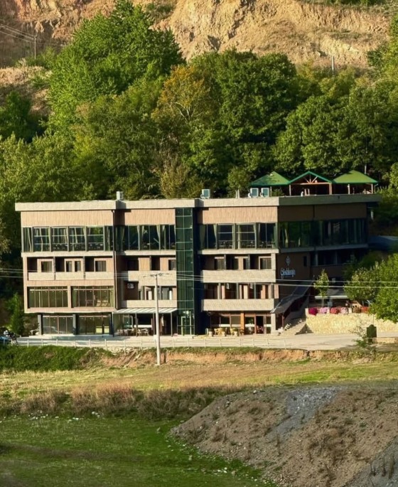 Hotel Restaurant Gështenja